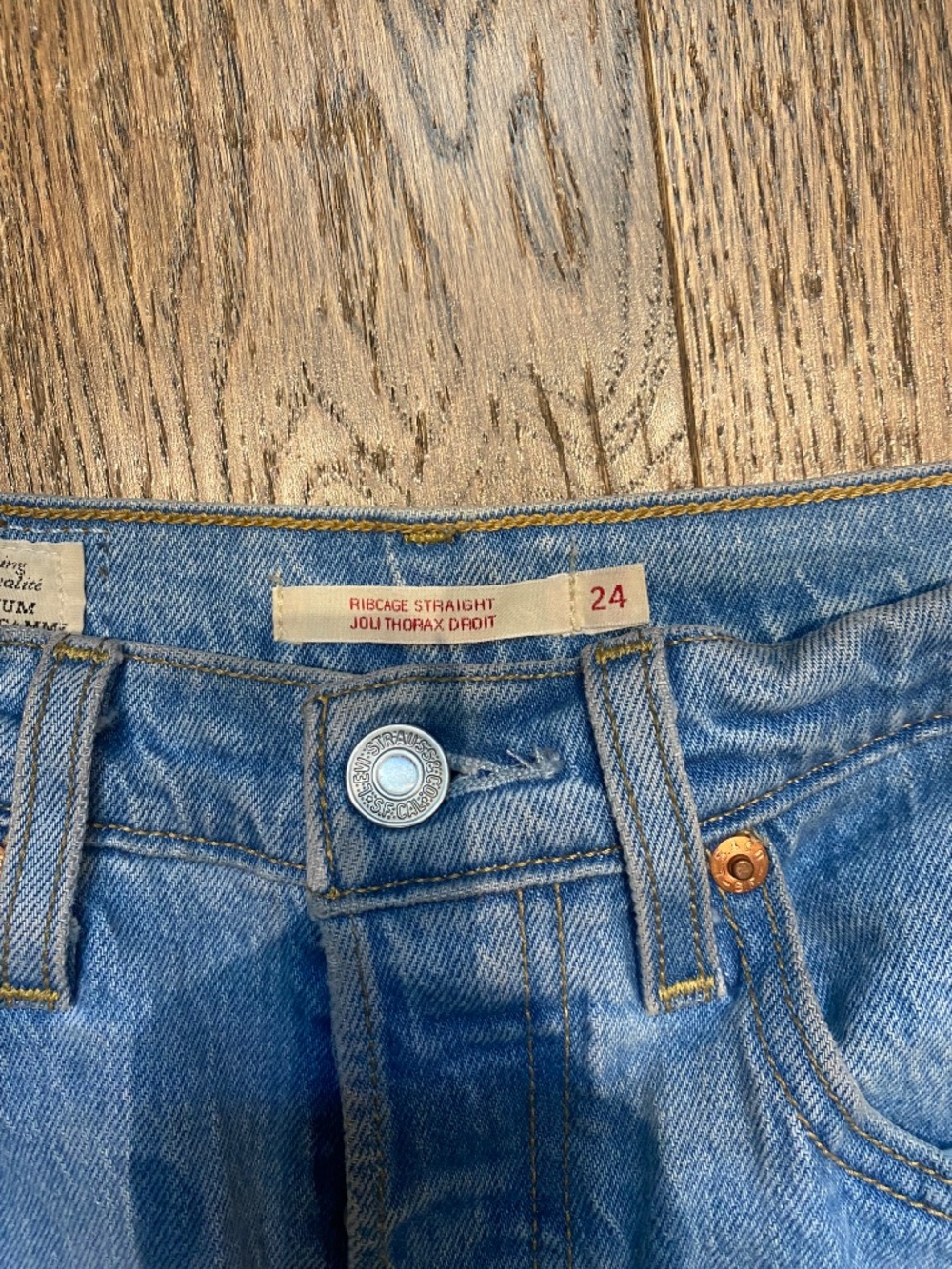 Levi’s Ridcage Straight Ripped Jeans - Picture 2 of 3